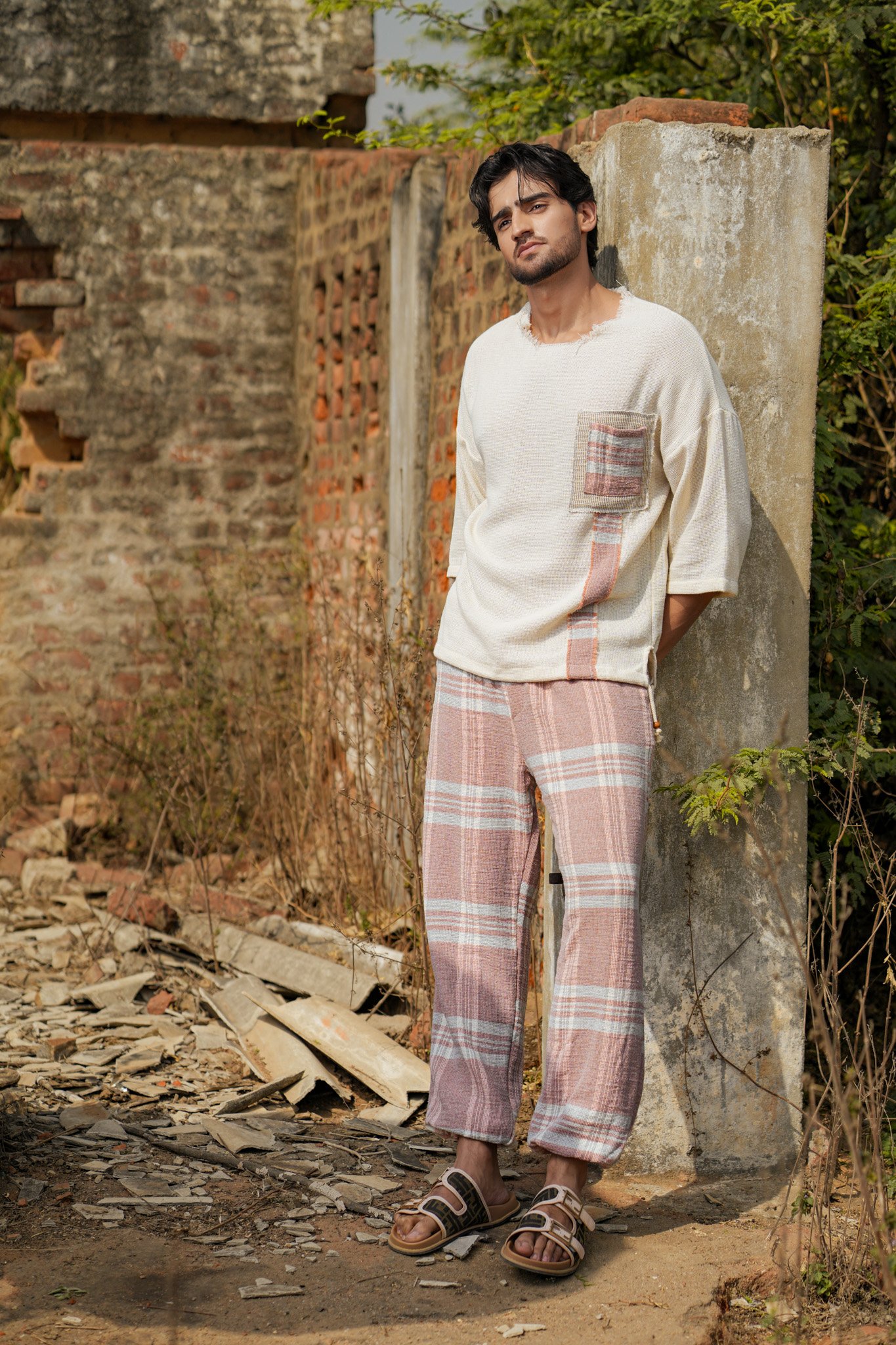 LOOSE WEAVE PINK CHECK PATCH DROP SHOULDER T- SHIRT +PINK AND WHITE CHECK PATTERN JOGGER